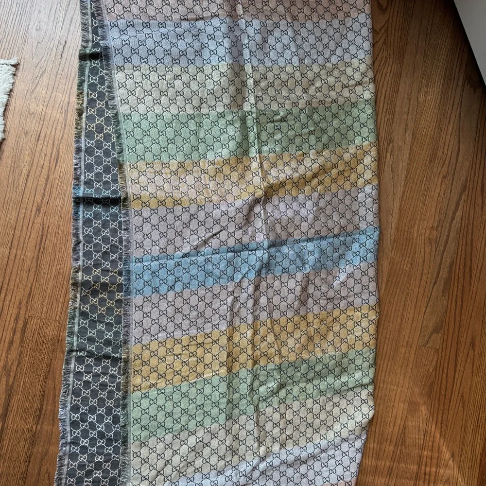 Gucci Double G Pattern Fringe Scarf in Charcoal and Beige - Picture 2 of 3